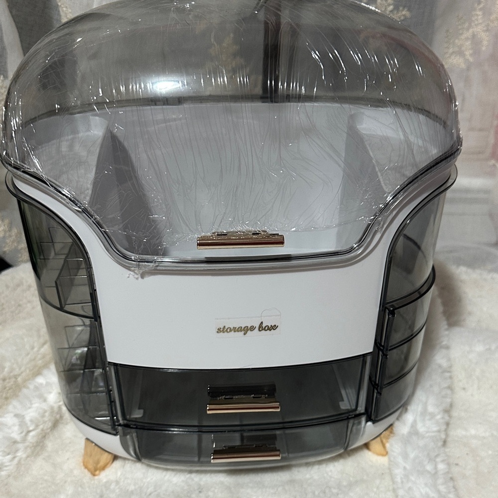 Large cosmetic storage box